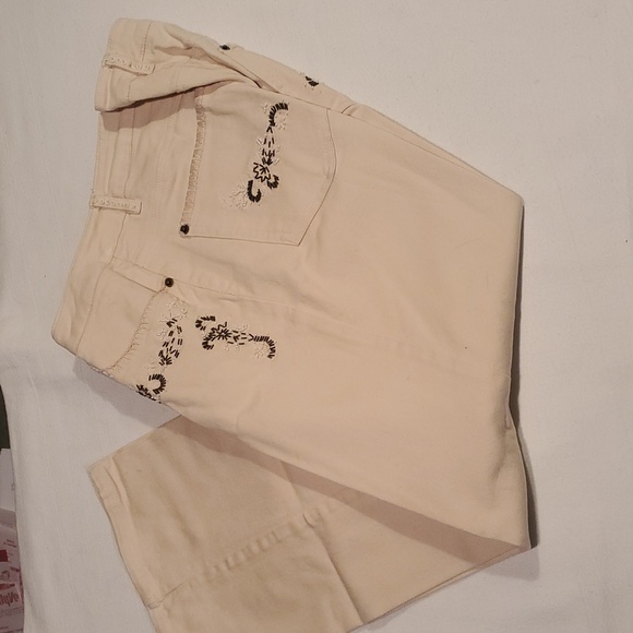 Peter Nygard Womens Luxe Cream Denim Embroidered Sz 10 x 25 Cropped Jeans - Picture 6 of 11